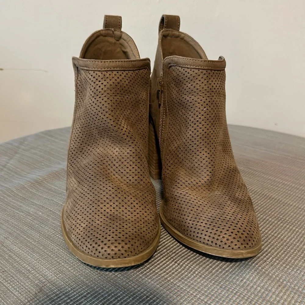 Madden Girl Evita Tan Heel Boots Booties Chunky Heel Shoes Size 10